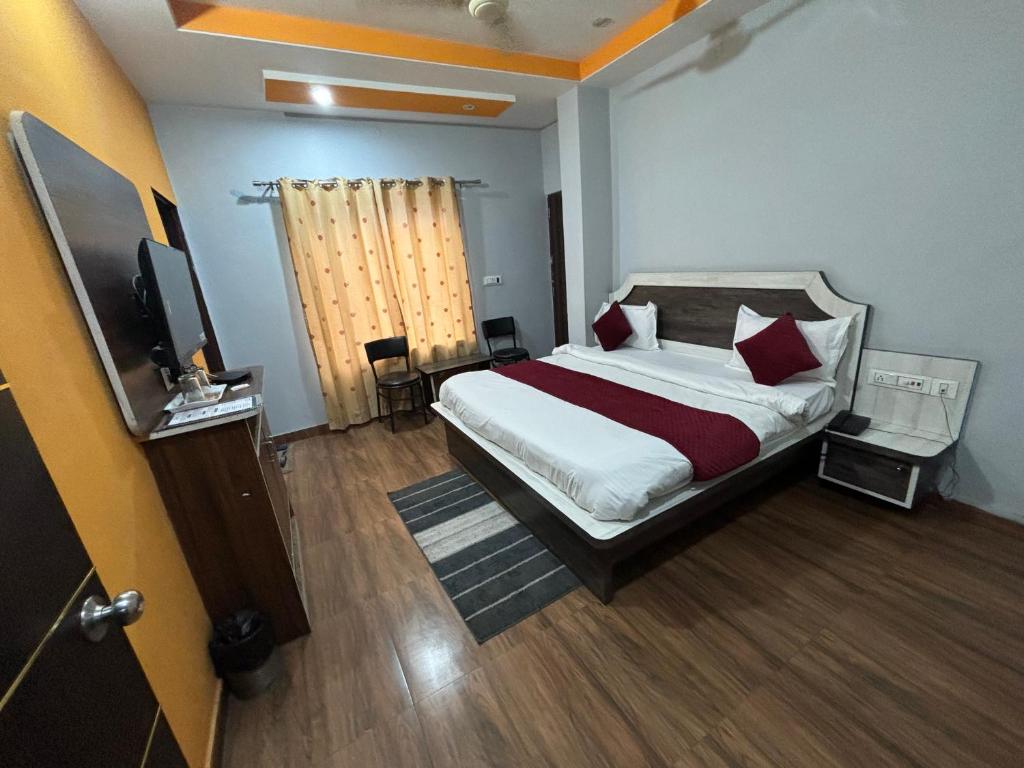 เตียงในห้องที่ Hotel Lakhdatar Palace