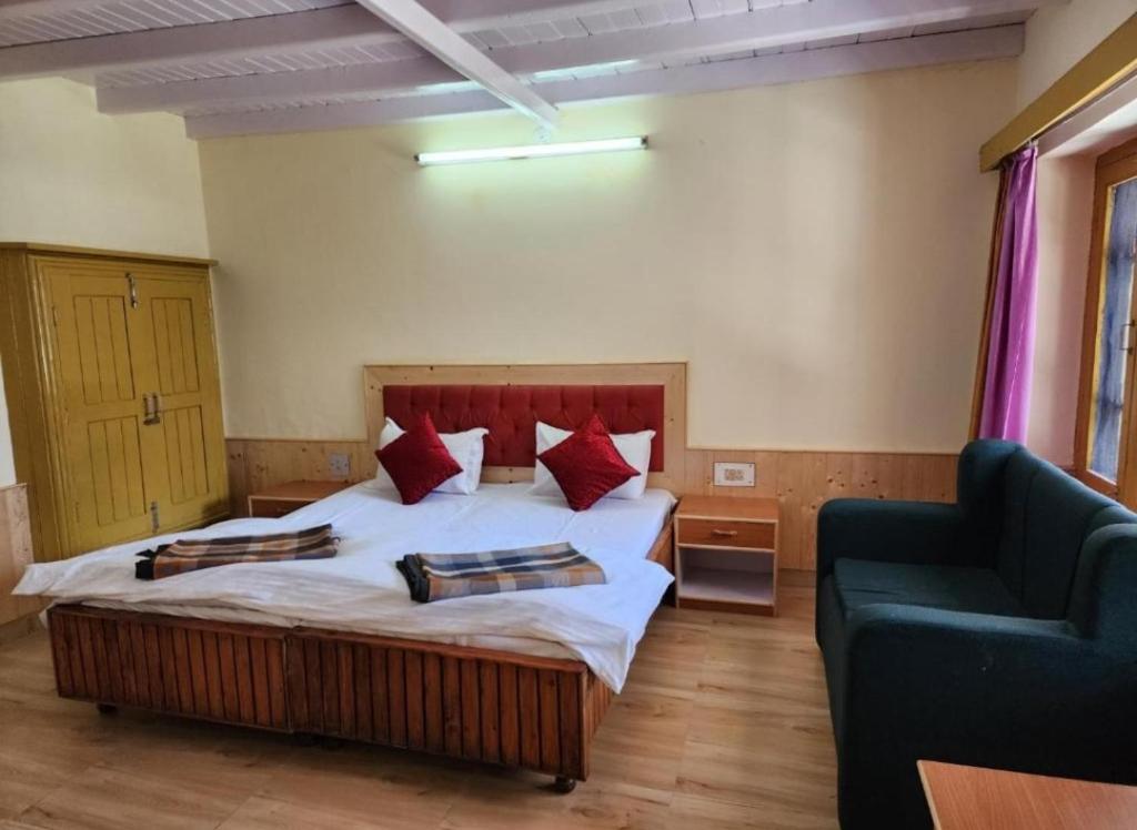 מיטה או מיטות בחדר ב-The Himalayan Sukoon Villa
