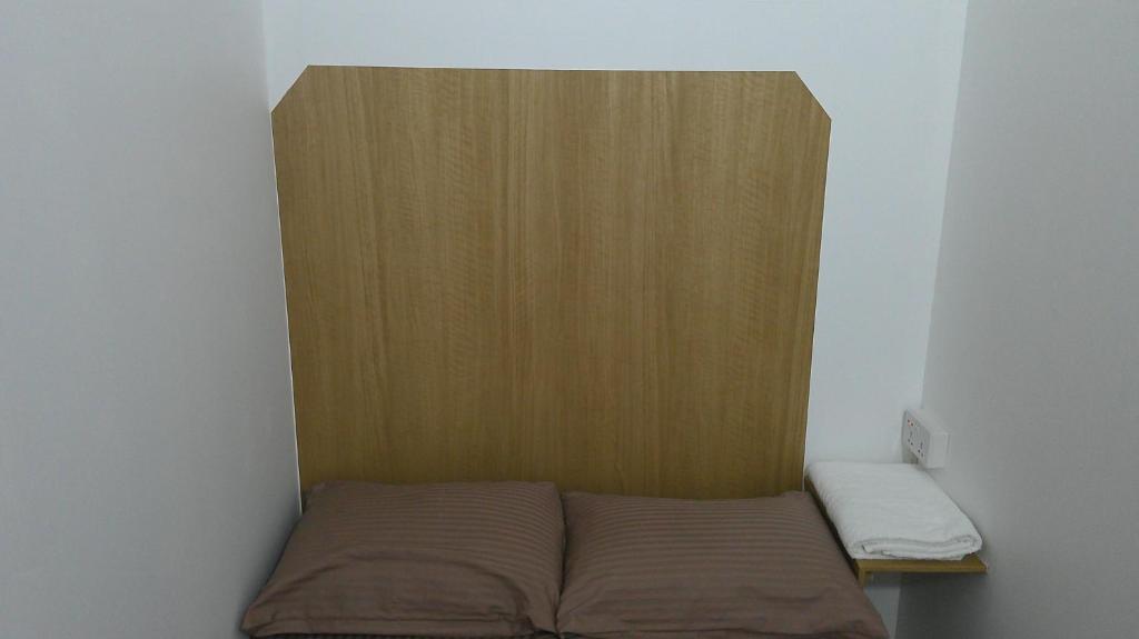 Katil atau katil-katil dalam bilik di Ruby Star Budget Room with Shared Washroom Access 321