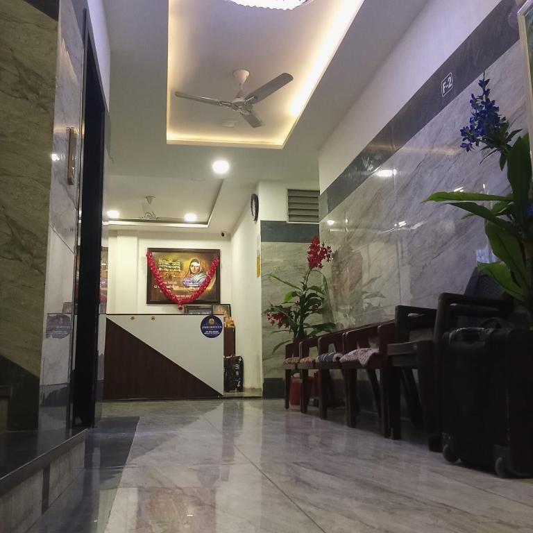 Vstupní hala nebo recepce v ubytování Hotel Lakshya Sheesh Mahal Indore