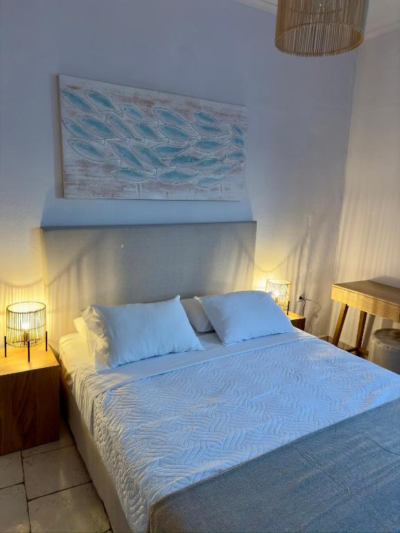Postel nebo postele na pokoji v ubytování Agia Fotia Taverna