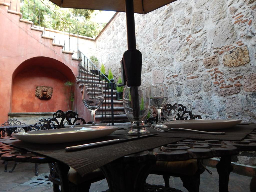 Un restaurante o sitio para comer en Casa Eugenia Hotel