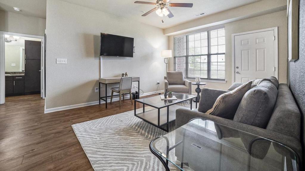 Landing Modern Apartment with Amazing Amenities (ID4961X13), Lexington