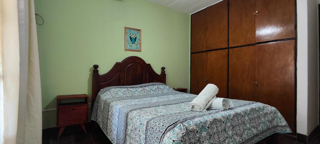 a bedroom with a bed with a wooden headboard and a dresser at Departamento Bienestar Termas in Federación
