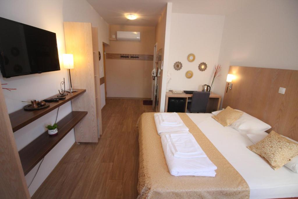 Postel nebo postele na pokoji v ubytování Villa Deny Mostar - with free parking