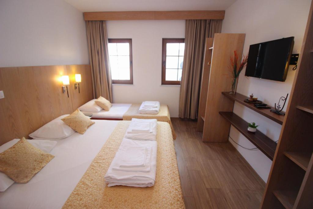 Postel nebo postele na pokoji v ubytování Villa Deny Mostar - with free parking