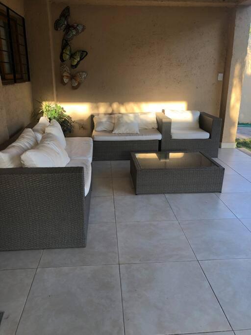 a living room with two couches and a table at Casa Quebrada y Luna in La Rioja