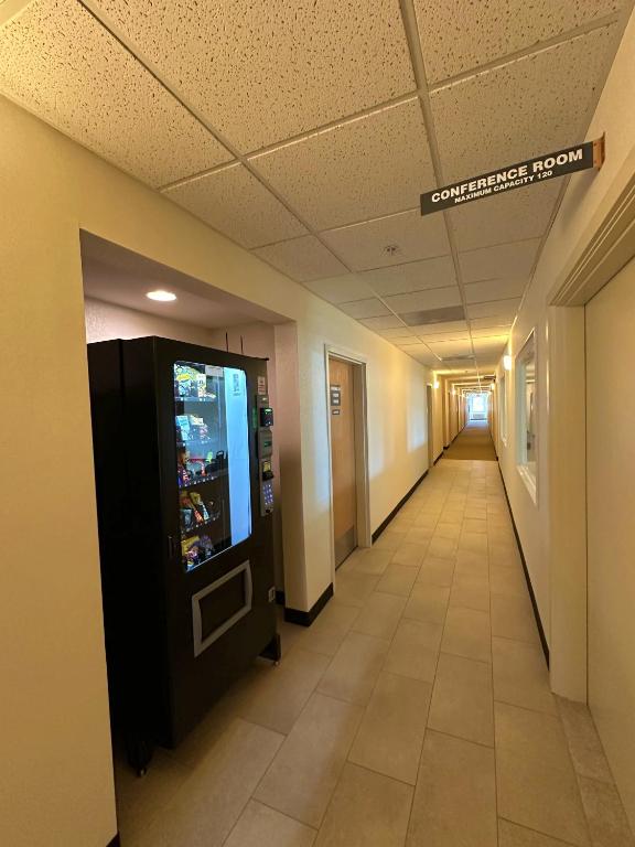 TV a/nebo společenská místnost v ubytování Peppermill Empress Inn