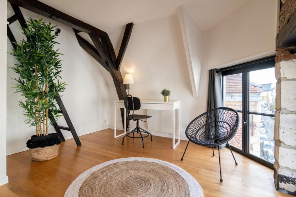 Posedenie v ubytovaní Unique 3 bed house in Old Lille!