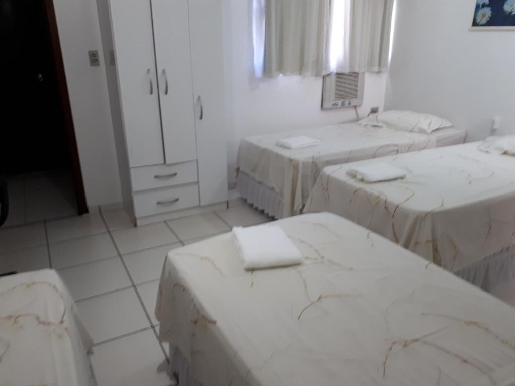 Postel nebo postele na pokoji v ubytování Grand Prix Hotel