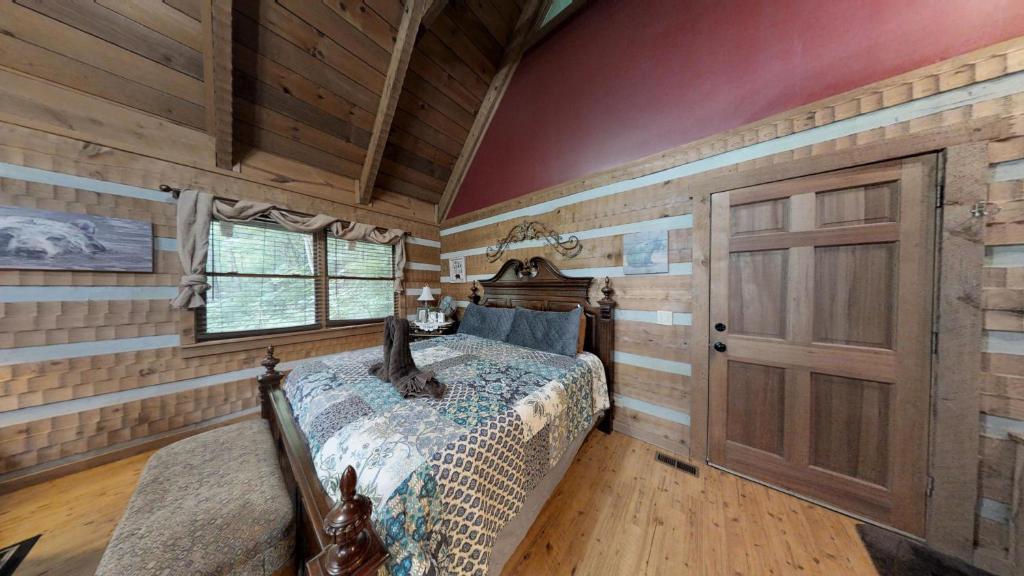 ein Schlafzimmer mit einem Bett und einer Holzwand in der Unterkunft Blessed Nest in Townsend