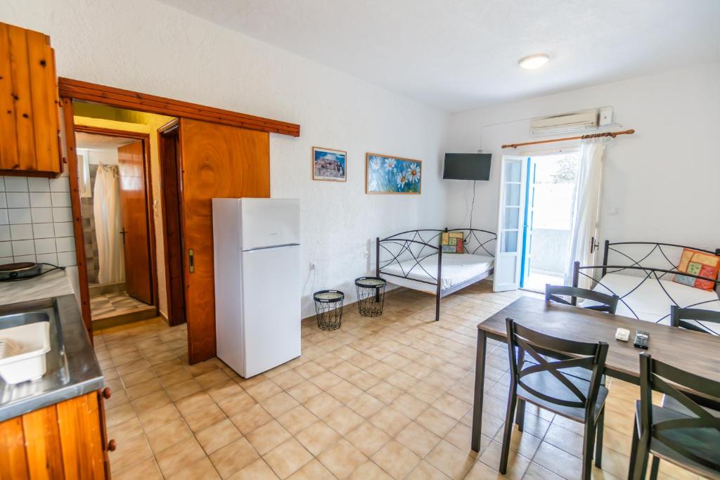Kuchyň nebo kuchyňský kout v ubytování NORMA'S VILLAGE