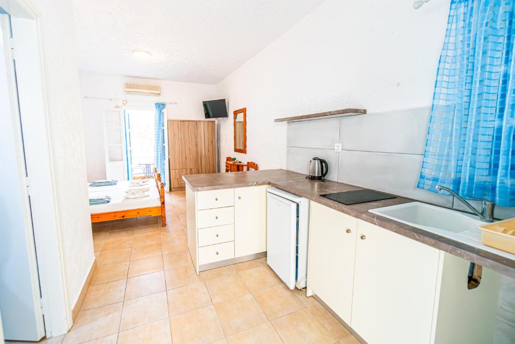 Kuchyň nebo kuchyňský kout v ubytování NORMA'S VILLAGE