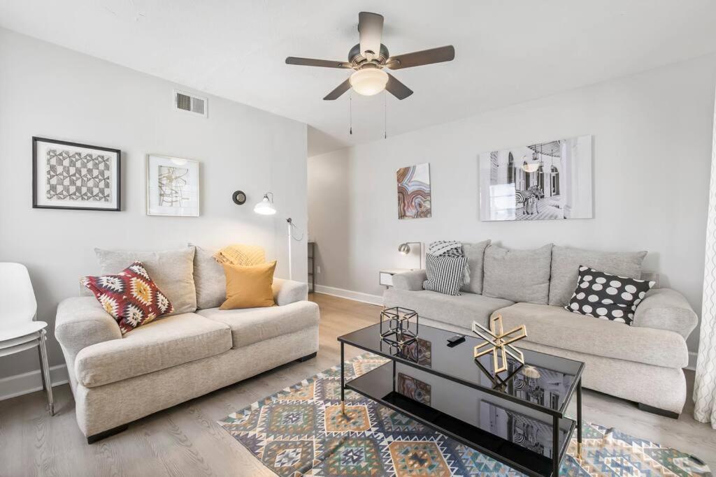 a living room with a couch and a ceiling fan at Cozy King Suite Near Broad! in Memphis