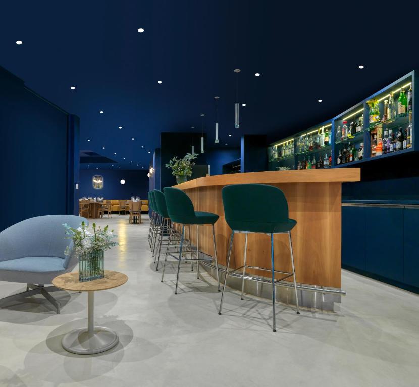 Hotel Eastside (free parking garage) - Resim 11