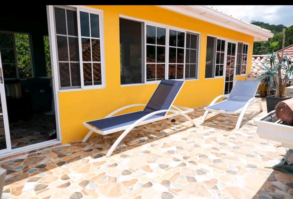 Fotografie z fotogalerie ubytování Yellow Summer v destinaci Mammee Bay