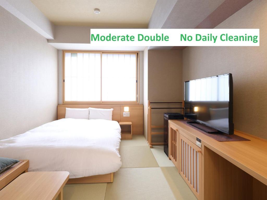 TV a/nebo společenská místnost v ubytování Onyado Nono Asakusa Bettei Hot Spring