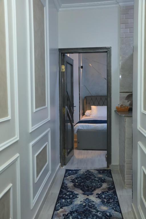 Postel nebo postele na pokoji v ubytování Crystala guest house