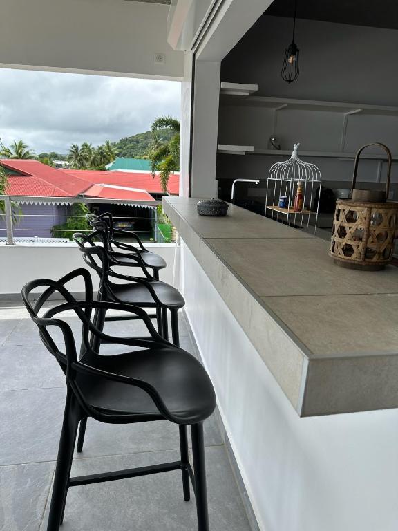 Kuchyň nebo kuchyňský kout v ubytování Pension Irivai, appartement UO UO 3 chambres vue mer