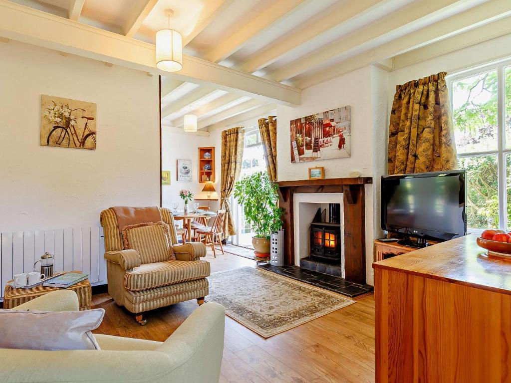 Μια τηλεόραση ή/και κέντρο ψυχαγωγίας στο 2 Bed in Mevagissey LANYO