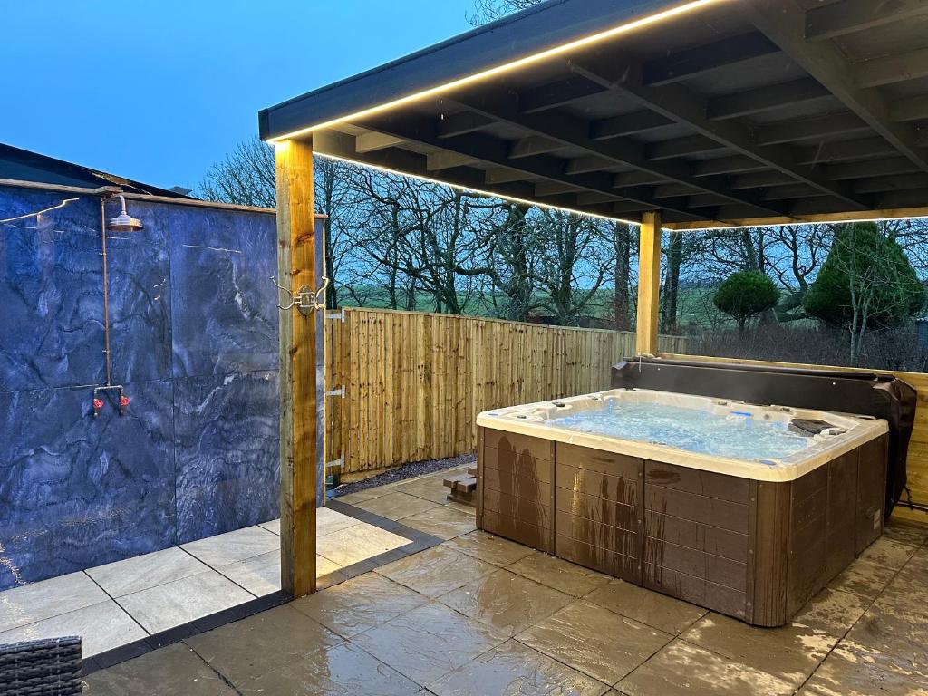 The Hideaway - Farm Stay with hottub, pool table and outdoor cinema - Villa D'une Chambre
