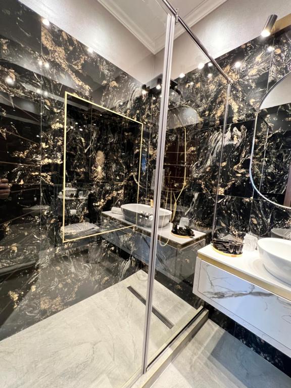 O baie la Hotel 5 Continents