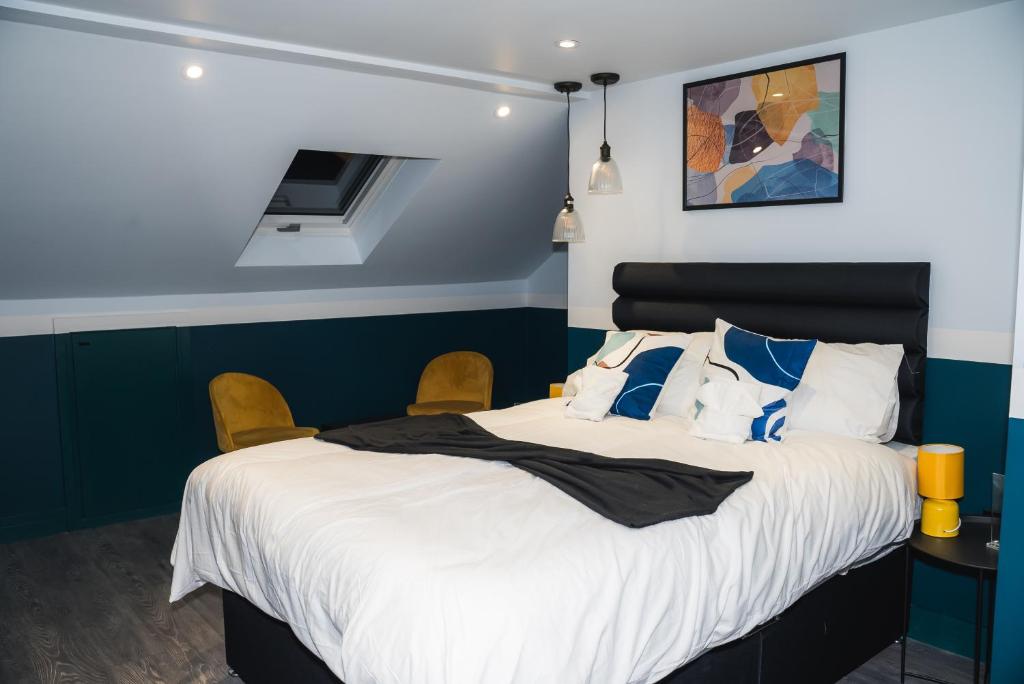 a bedroom with a large bed with blue walls at 6 Bed Modern Stay London N15 Close Links to Central London in London