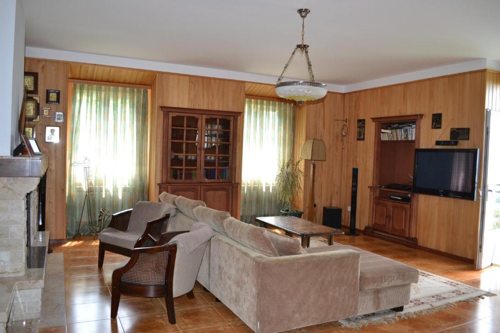 TV a/nebo společenská místnost v ubytování Green Cape Holiday Home