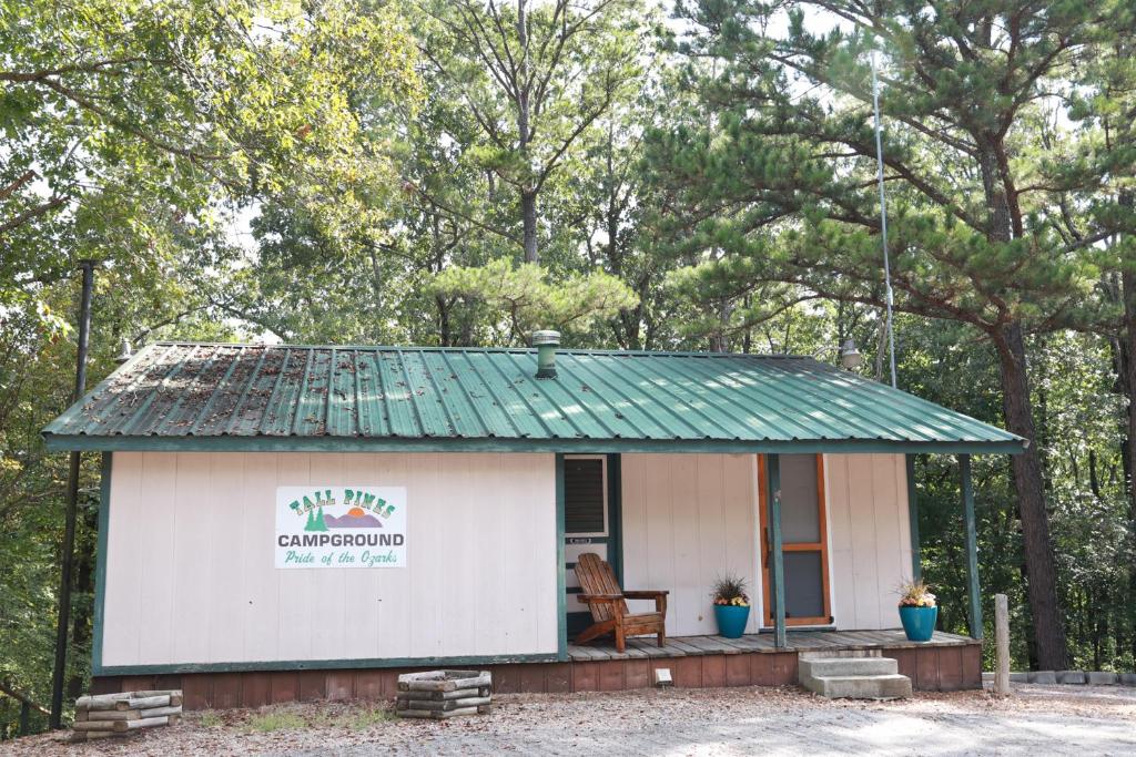 2 Bedroom Cabin next to Silver Dollar City - Housity