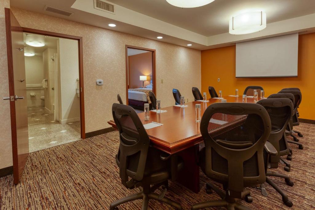 Drury Inn & Suites Indianapolis Northeast photo