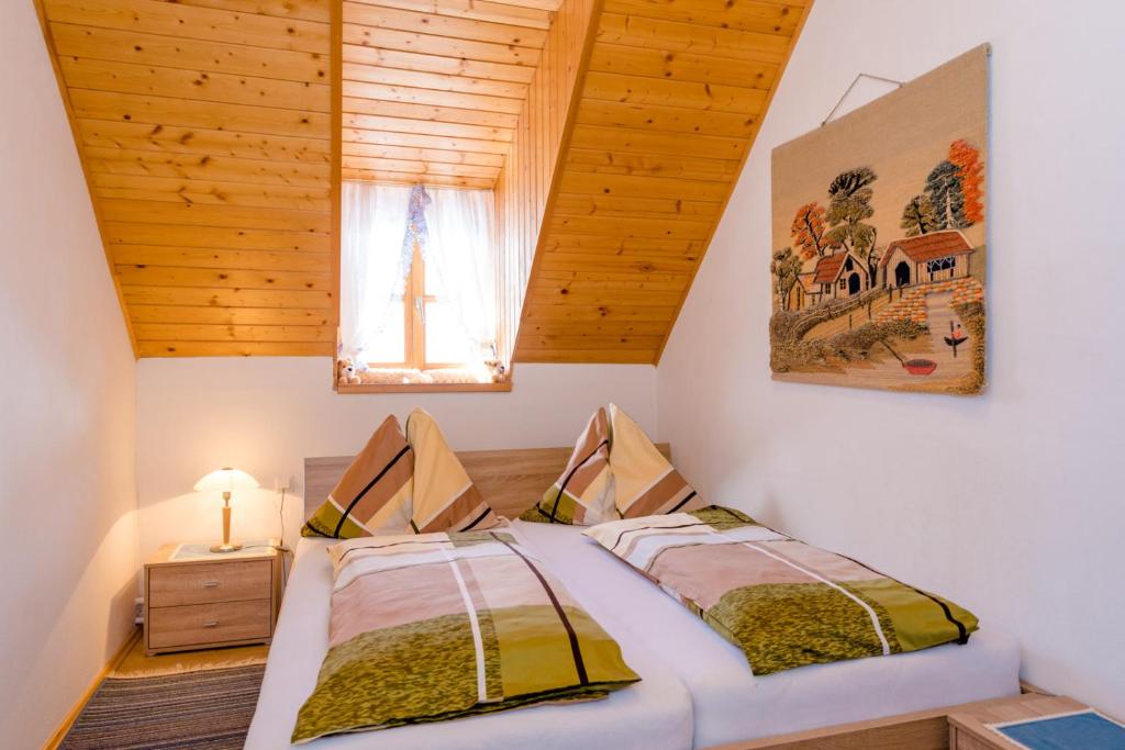 Postel nebo postele na pokoji v ubytování Almidylle Sabathy