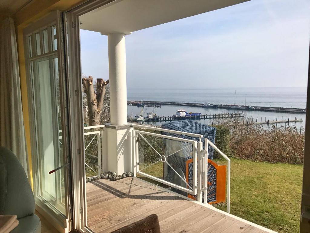 a screened porch with a view of the ocean at Meerblickvilla Prinz Heinrich - Ferienwohnung 4 in Sassnitz