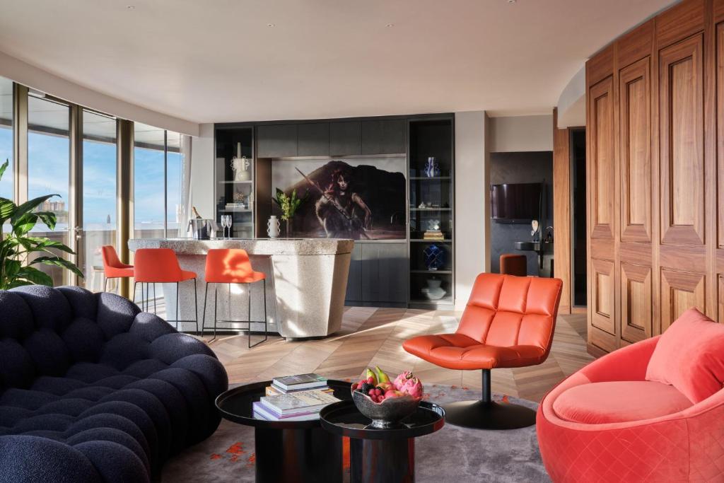 
W Suite with City View
