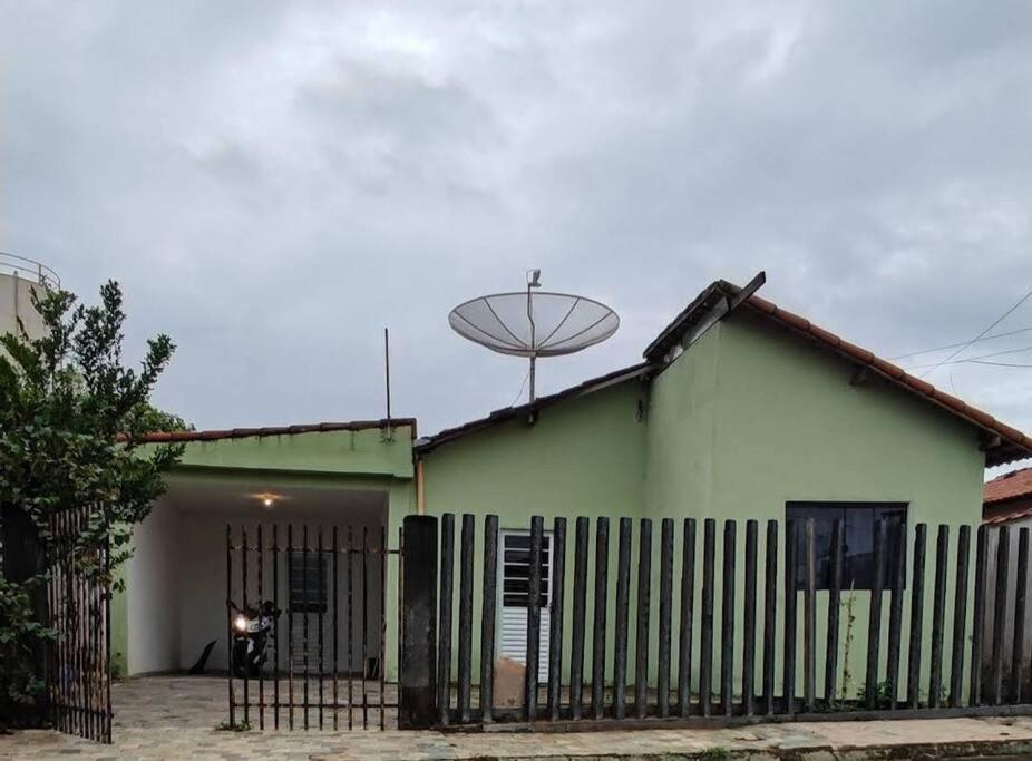 a house with a fence in front of it at Casa de temporada da maria can-can in São José da Barra