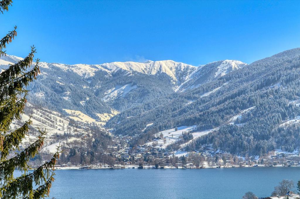 a view of a lake with snow covered mountains at Apartment Snowmountain - by Alpen Apartments in Zell am See