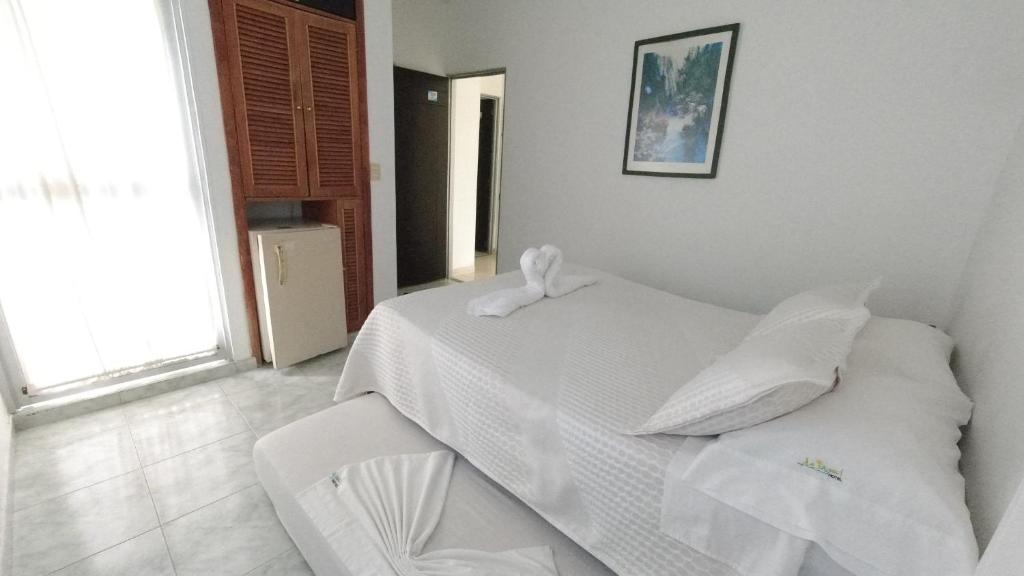 Postel nebo postele na pokoji v ubytování Hotel Miami en Melgar