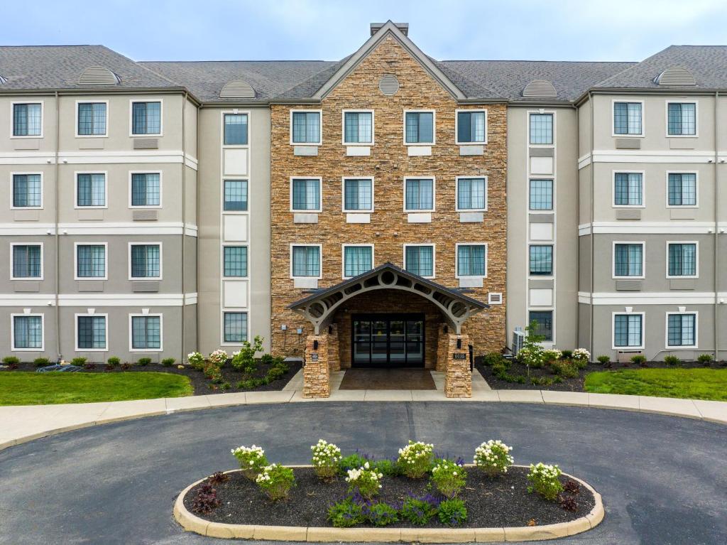 an exterior view of a hotel with a building at Staybridge Suites Columbus-Dublin, an IHG Hotel in Dublin