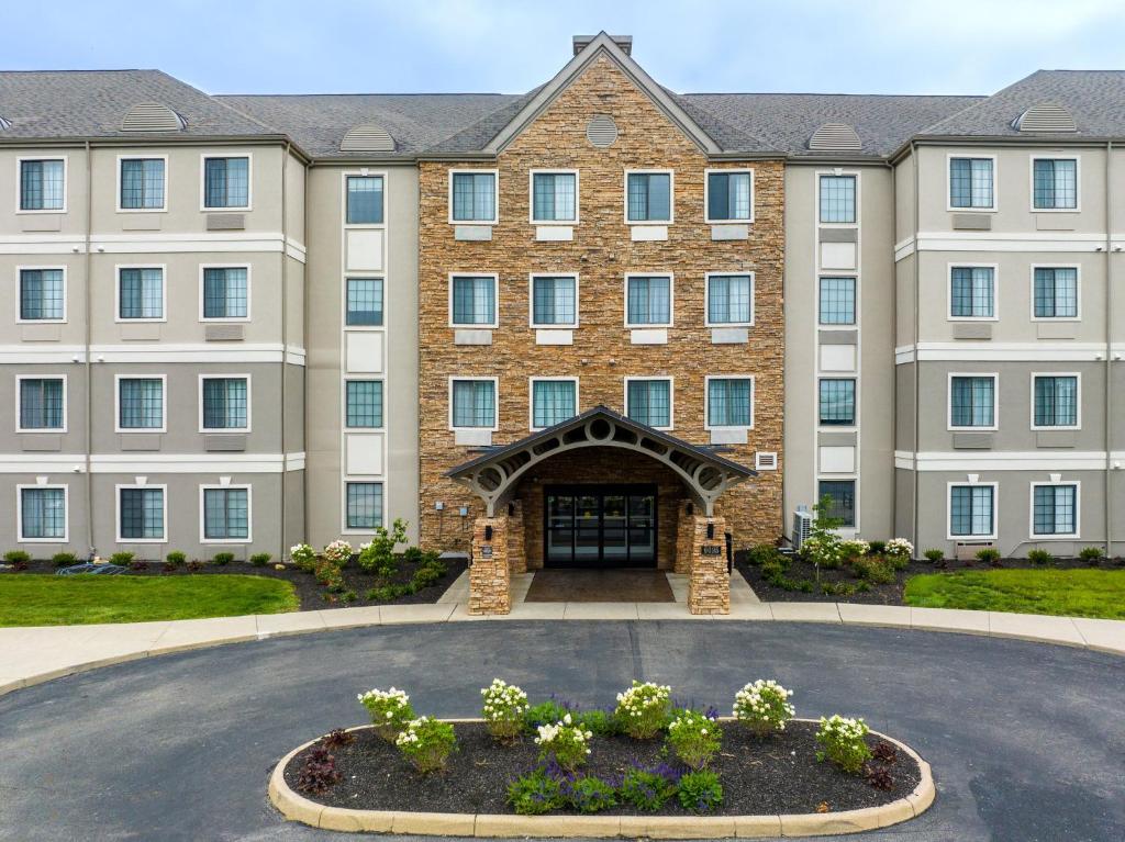 an exterior view of a hotel with a building at Staybridge Suites Columbus-Dublin by IHG in Dublin