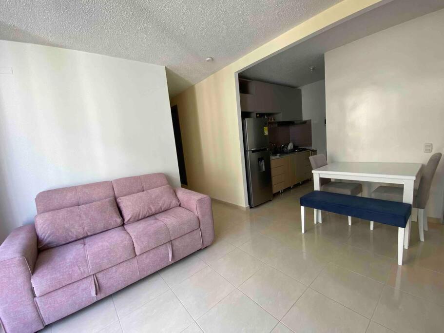 Cucina o angolo cottura di Apartamento completo con aire en Valledupar