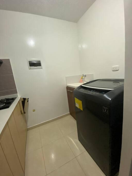 Cucina o angolo cottura di Apartamento completo con aire en Valledupar