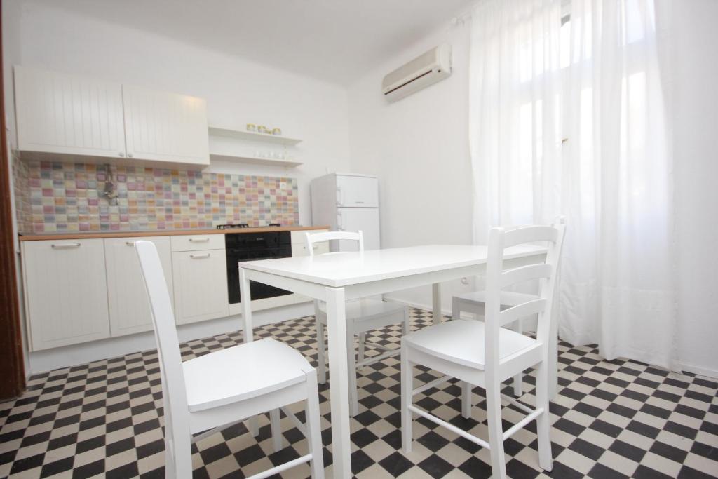 Fotografie z fotogalerie ubytování Apartments with WiFi Split - 9126 ve Splitu
