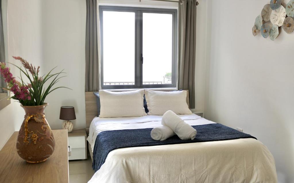Ліжко або ліжка в номері Convenient location Master bedroom
