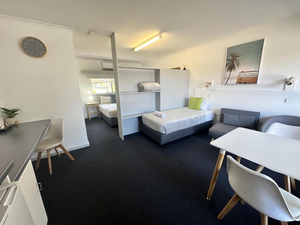 En eller flere senge i et værelse på Beachport Motor Inn