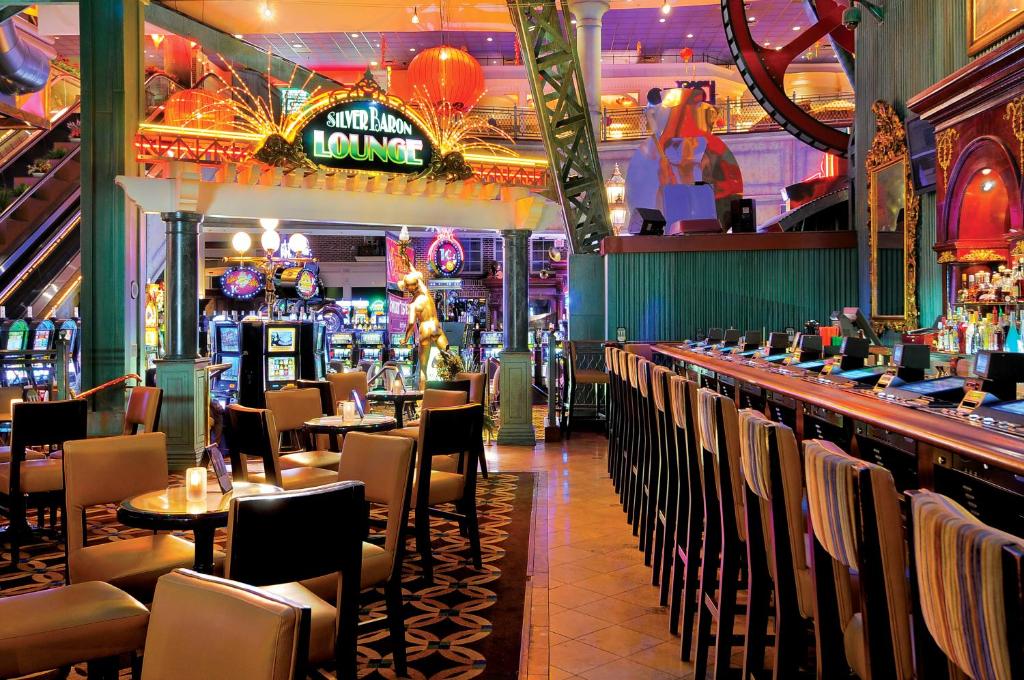 Restaurace v ubytování Silver Legacy Reno Resort Casino at THE ROW