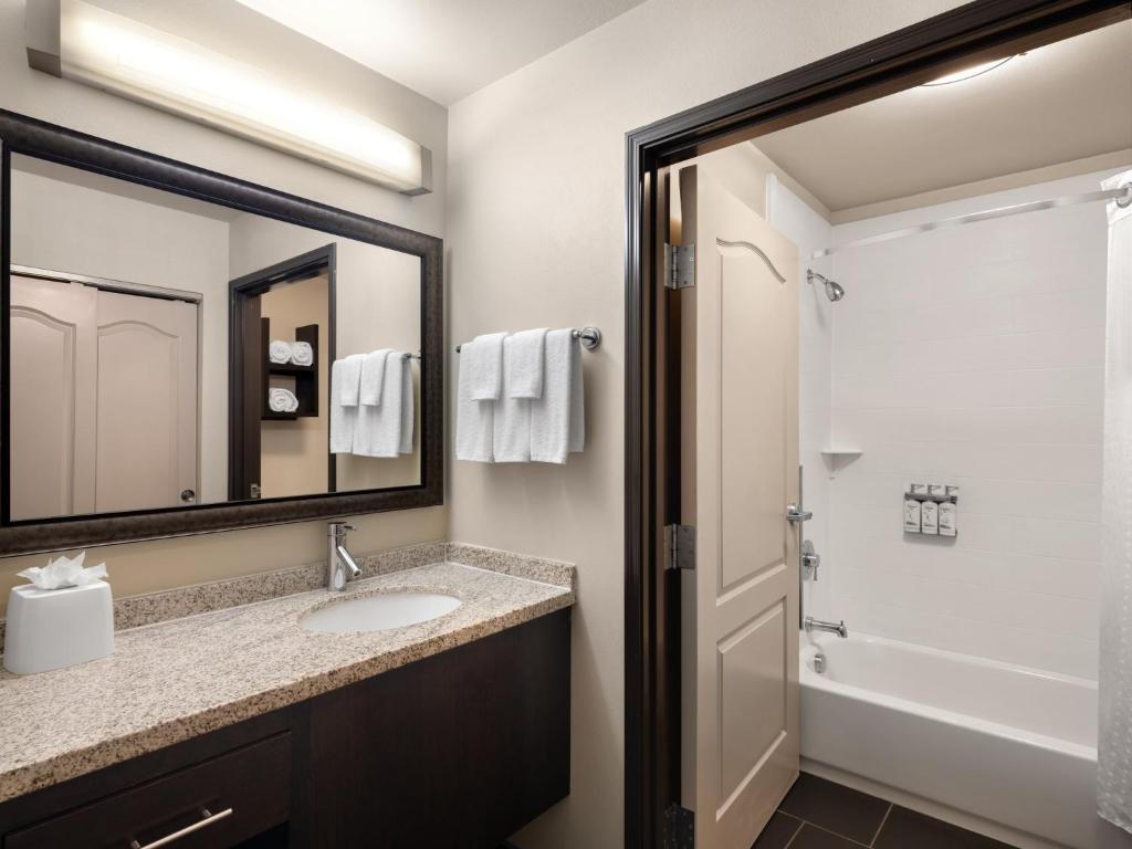 Staybridge Suites Midvale by IHG - Studiosuite Met Kingsize Bed