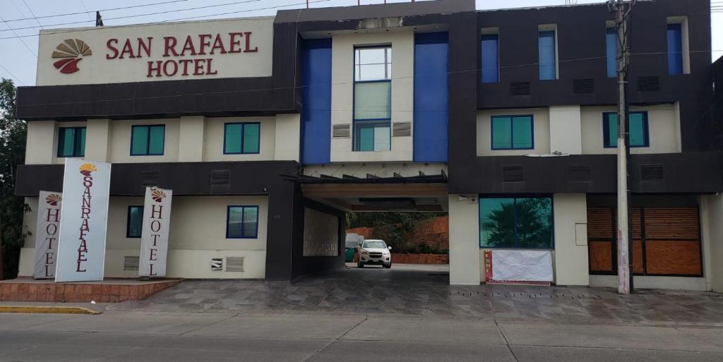 a hotel with a parking garage in front of it at Hotel San Rafael in Poza Rica de Hidalgo