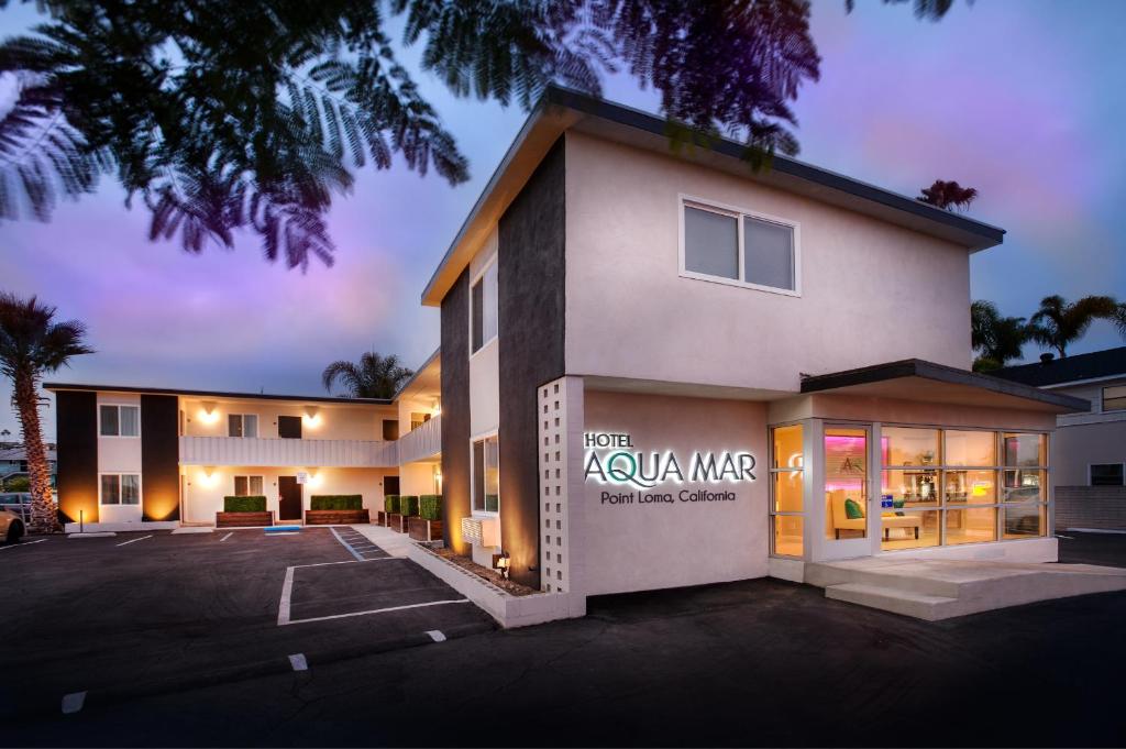 a store front of a building with a parking lot at Hotel Aqua Mar in San Diego