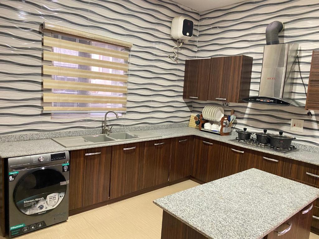 Kuchyň nebo kuchyňský kout v ubytování Luxe Haven Lekki