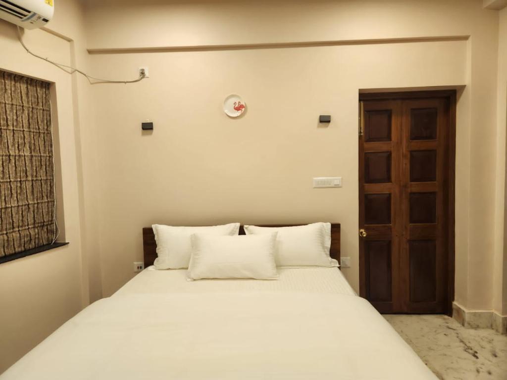 Postel nebo postele na pokoji v ubytování The Broome Kolkata