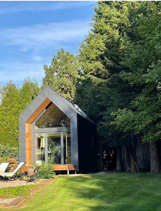 a small house in the middle of a yard at LA MAISON UGOLIN Tiny House and INÈS in Baccarat